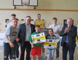 "Szkolny Basket" w Cedrach Małych.
