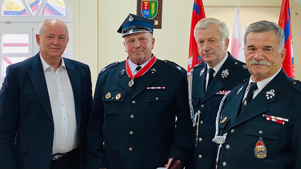Nowy prezes i odznaczenia dla zasłużonych strażaków