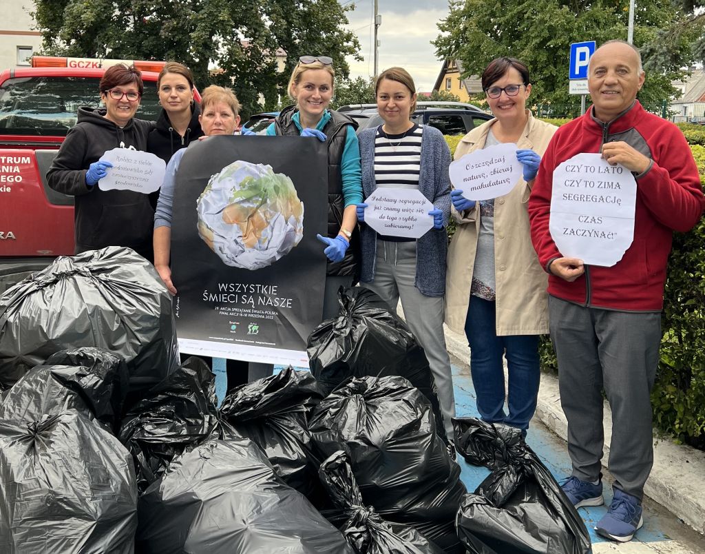 Urzędnicy sprzątali w Cedrach Wielkich