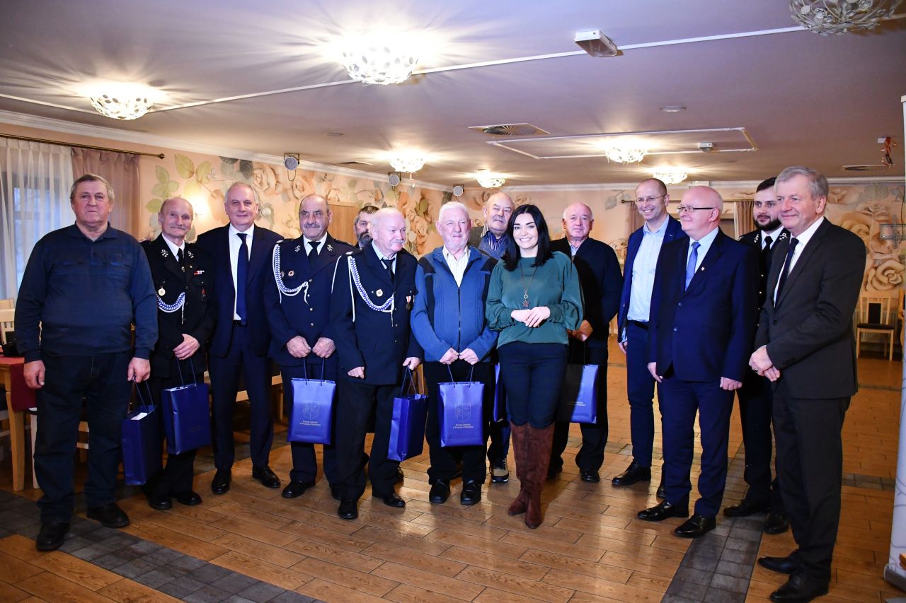 Podziękowano również naszym strażakom 