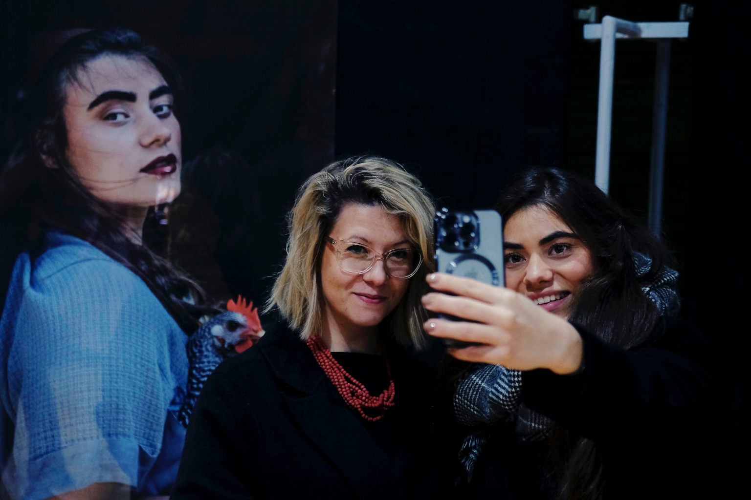 Fotograficzna wystawa w domu podcieniowym